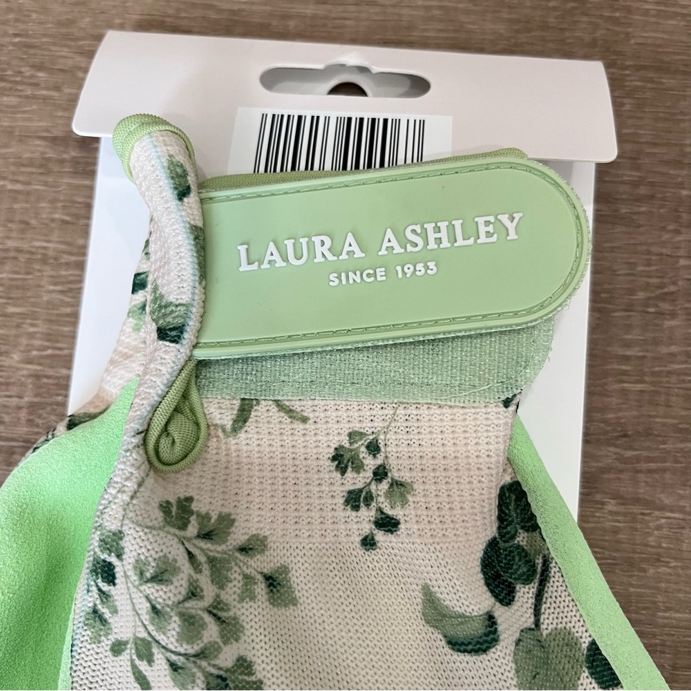 Bundle of Laura Ashley Gardening Gloves &‎ A Set of 2 Kitchen Aid Tea Towels NEW - Picture 5 of 9